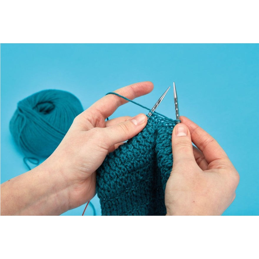 アディ ノベル レース 輪針 四角い針先と凹凸加工のアップ（addi Novel Lace 針先拡大）